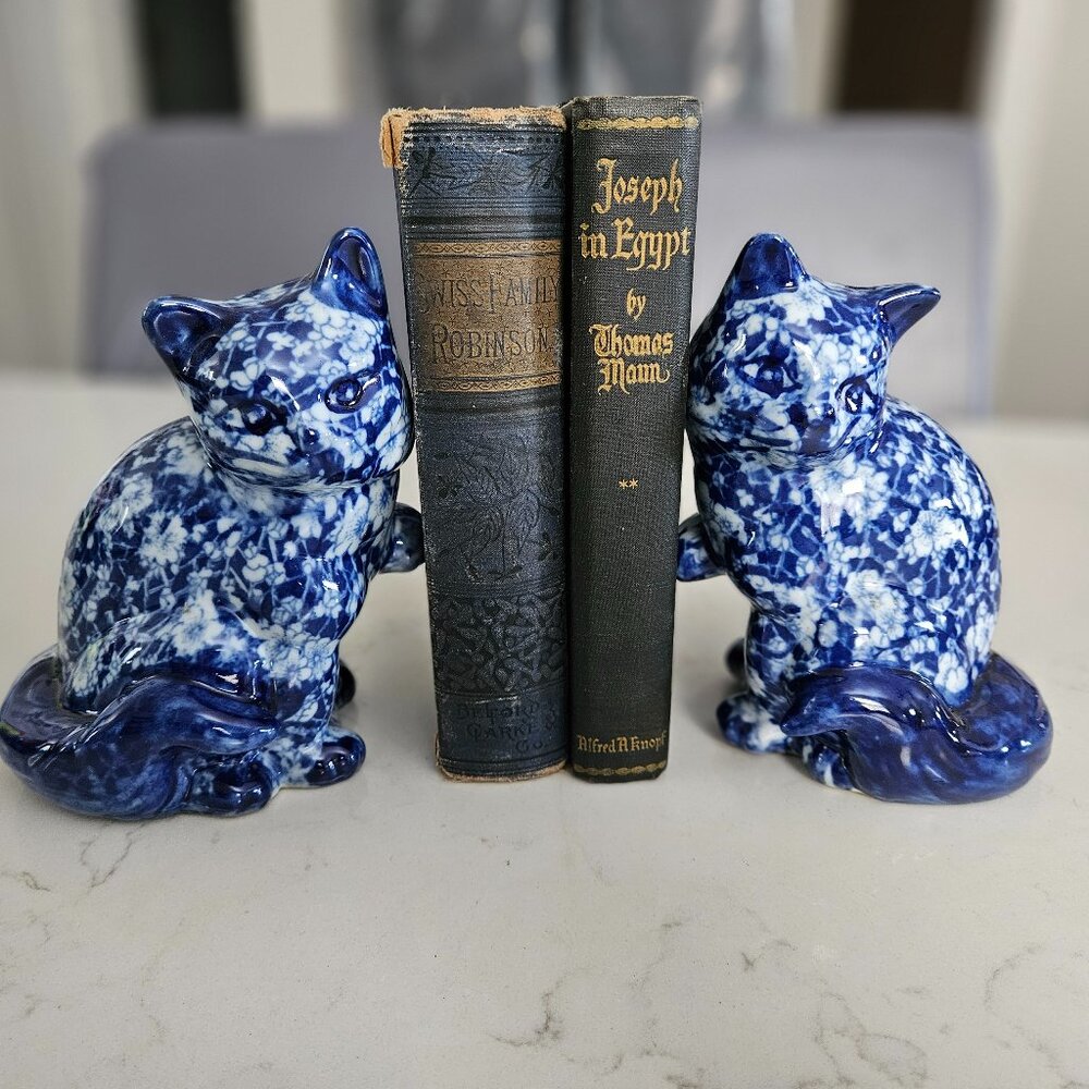 Chintz Ceramic Blue and White Sitting Cat State 6 1/2” 1950s
